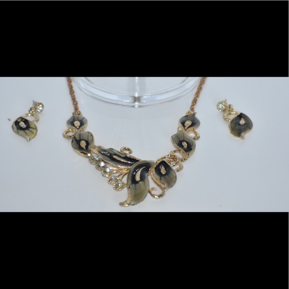 Vintage Jewelry Set - Picture 2 of 15